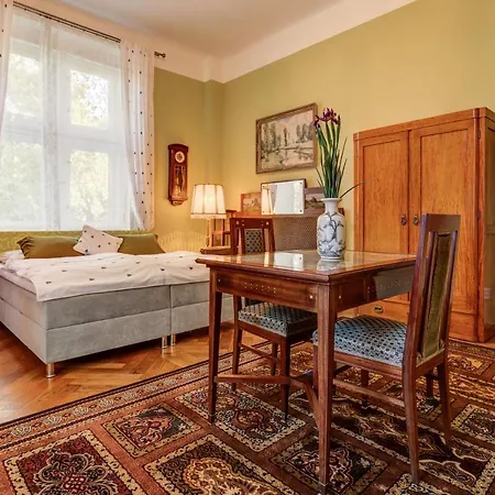 Vila Austerlitz بيت ضيافة