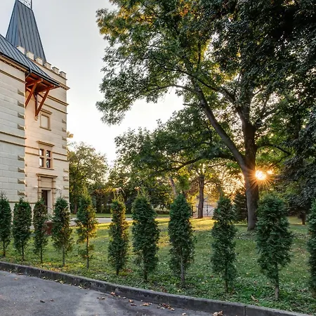 Vila Austerlitz بيت ضيافة